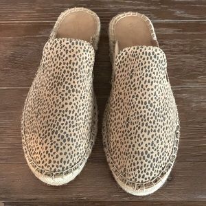 Leopard universal thread slip on shoes